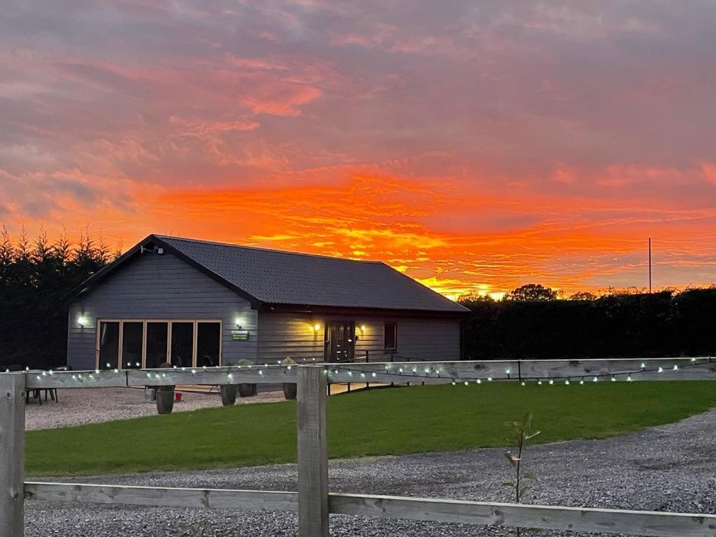 King Richard'S Luxury Lodge - Sleeps Up To 8 ,Dog Friendly ,Near Sherwood Forest At Fairview Farm In Nottingham Set In 88 Acres And Great For Groups,Family Gatherings,Corporate Events ภายนอก รูปภาพ