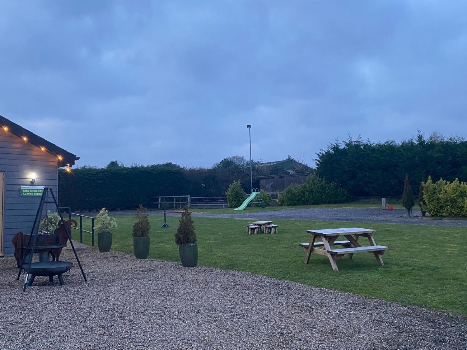 King Richard'S Luxury Lodge - Sleeps Up To 8 ,Dog Friendly ,Near Sherwood Forest At Fairview Farm In Nottingham Set In 88 Acres And Great For Groups,Family Gatherings,Corporate Events ภายนอก รูปภาพ